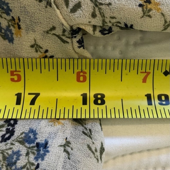 Max studio, women’s, ivory floral print top w/ spiral ruffle trim at sleeves / S - Picture 14 of 15